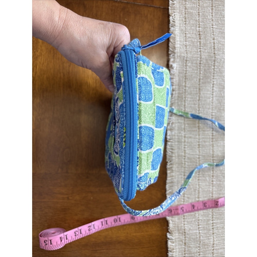 Vera Bradley Crossbody Bag. Doodle Daisy pattern. Great Condition! - Picture 7 of 9